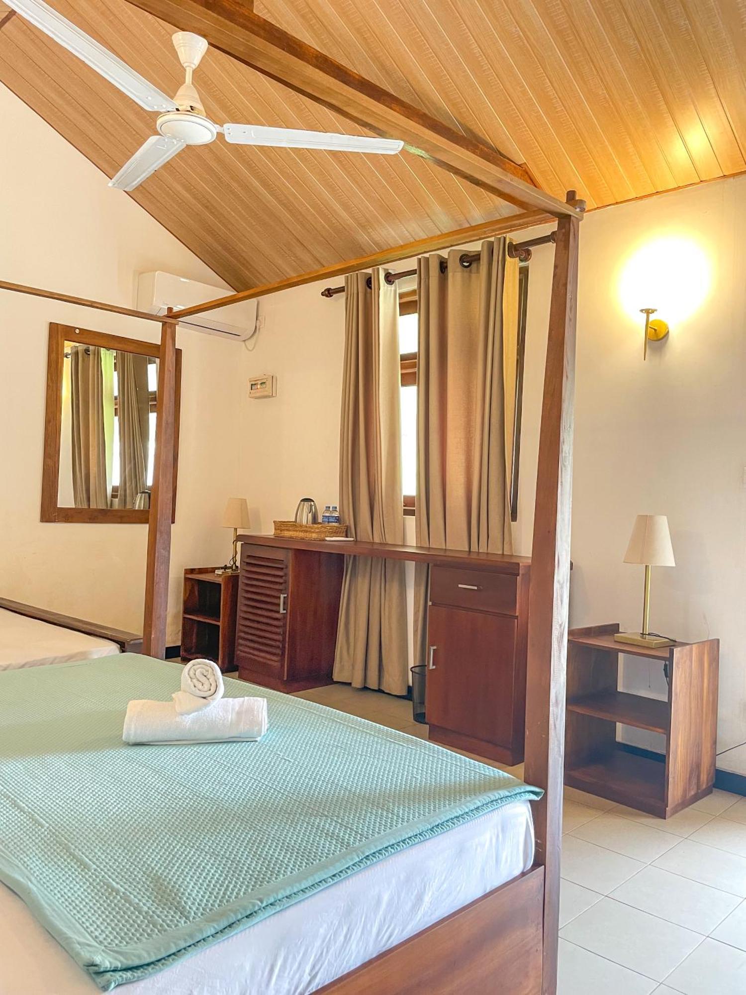 The Barns Villas And Restaurant Negombo Exterior photo